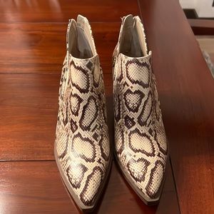 New Vince Camuto snakeskin booties 6.5